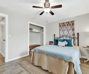 Photo 5 - The Billie Goat Haus - Hot Tub -steps to Main St!