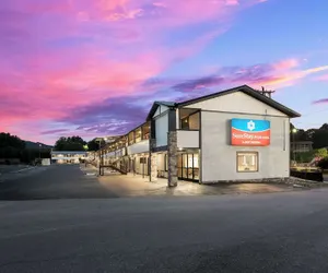 Photo 2 - Surestay Plus By Best Western Pigeon Forge