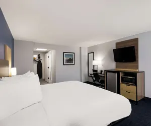 Photo 5 - Surestay Plus By Best Western Pigeon Forge