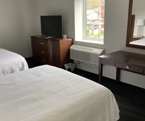 Photo 4 - Elker Inn & Suites