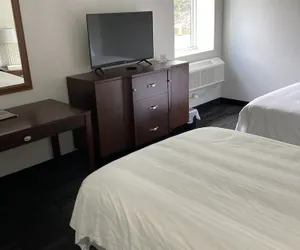 Photo 3 - Elker Inn & Suites