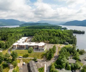 Photo 2 - Cambria Hotel Lake Placid - Lakeside Resort