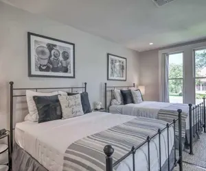 Photo 4 - Modern Luxurious Home With Game Room