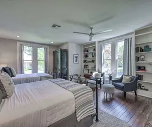 Photo 3 - Modern Luxurious Home With Game Room