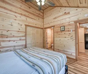 Photo 4 - Rustic Cabin With Firepit and Grill - 10 Mins to Main St