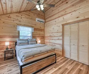 Photo 3 - Rustic Cabin With Firepit and Grill - 10 Mins to Main St