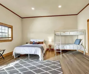 Photo 4 - Ranch Retreat Combo With Stunning Creek View-fire Pit