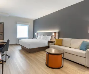 Photo 2 - Comfort Inn & Suites Newark Liberty International Airport