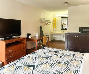 Photo 3 - Studio 6 Suites Dayton, Oh - Englewood