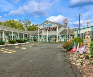 Photo 2 - Riviera Motel Erie