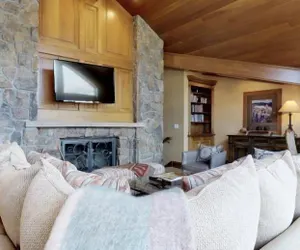 Photo 4 - Vail Village 5 Bedroom With Private Hot Tub - Plaza Lodge