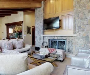 Photo 5 - Vail Village 5 Bedroom With Private Hot Tub - Plaza Lodge