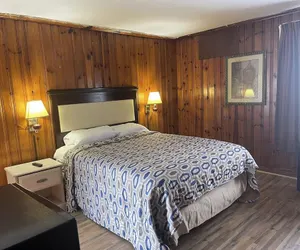 Photo 3 - RIDGEWAY INN