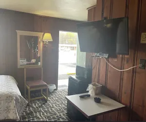 Photo 5 - RIDGEWAY INN