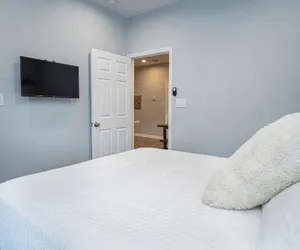 Photo 2 - Don't Miss Dynamic 4br/2ba Near Jolly Riverwalk