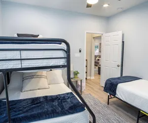 Photo 3 - Don't Miss Dynamic 4br/2ba Near Jolly Riverwalk