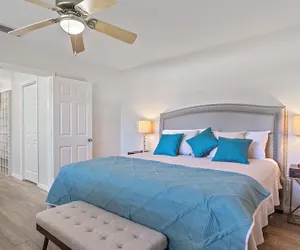 Photo 3 - Paradise Palace 4 Bedroom Home by RedAwning