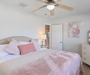 Photo 4 - Paradise Palace 4 Bedroom Home by RedAwning