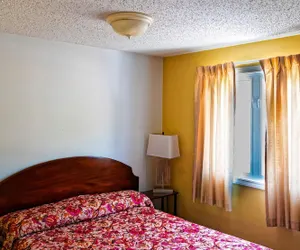 Photo 4 - Parkers Motel