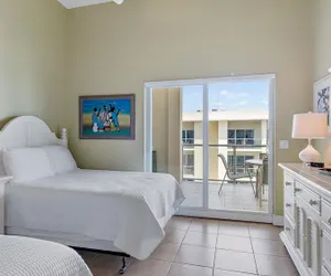 Photo 4 - Crescent Siesta Key Charmer 3 Bedroom Condo by RedAwning