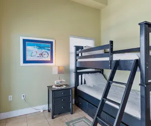 Photo 5 - Crescent Siesta Key Charmer 3 Bedroom Condo by RedAwning