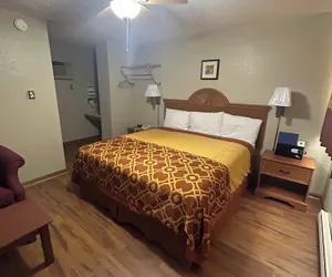 Photo 5 - Royal Rest Motel