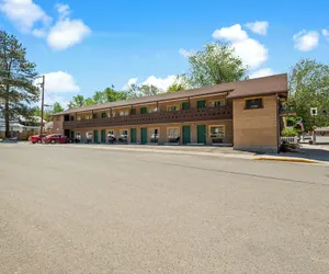 Photo 5 - The Alpine Motel