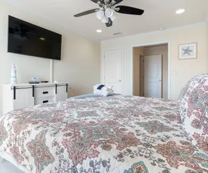 Photo 4 - Yinz Home 2047 1 Bedroom Condo by RedAwning