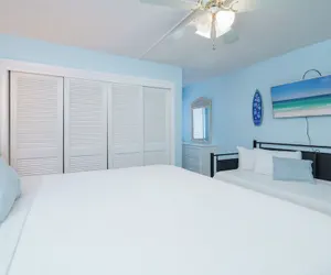 Photo 4 - Sea Forever Cozy Oceanfront Condo
