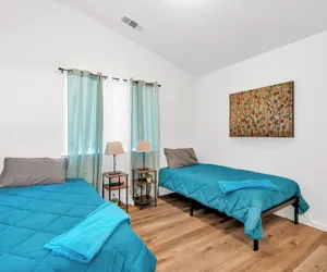 Photo 4 - New Listing University Pastoral