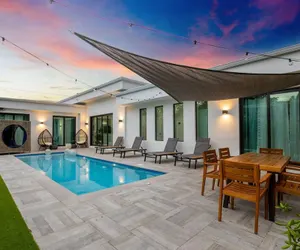 Photo 5 - Villa Milan - Billiards Terrace w Grill Smart TV