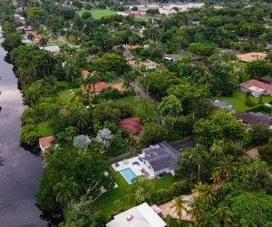 Photo 3 - Boho Villa 4BR Villa With Canal View Sand VB CT