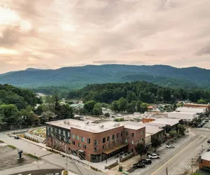 Photo 2 - Bridge Creek Inn