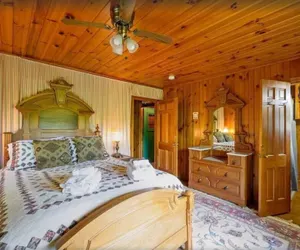 Photo 5 - Little Greenbriar Lodge