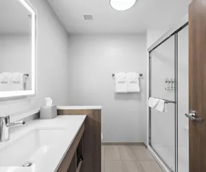 Photo 5 - Holiday Inn Express & Suites Marinette by IHG