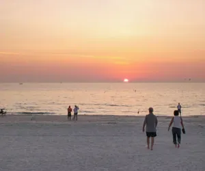 Photo 3 - Sunset Beach House