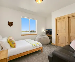 Photo 4 - Lakeside Luxury - Hot Tub, Pool Table, and Views