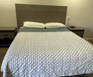 Photo 5 - Town House Motel