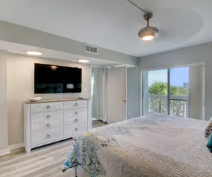 Photo 5 - 430 El Matador 2 Bedroom Home by RedAwning