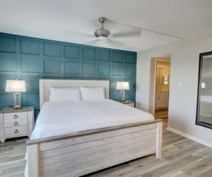 Photo 3 - 430 El Matador 2 Bedroom Home by RedAwning