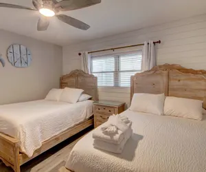 Photo 5 - 430 El Matador 2 Bedroom Home by RedAwning