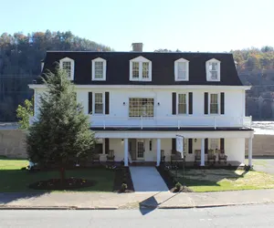 Photo 2 - The Washington Inn
