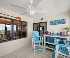 Photo 2 - Oceanfront Penthouse #11b