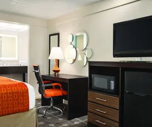 Photo 4 - Dover Inn & Suites