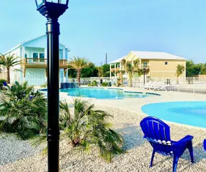 Photo 2 - Under The Sea Sp107 4 Bedroom Home by RedAwning
