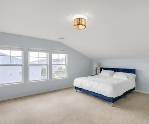Photo 3 - Stunning Beachfront Queens Getaway 4 Bedroom Townhouse by Redawning
