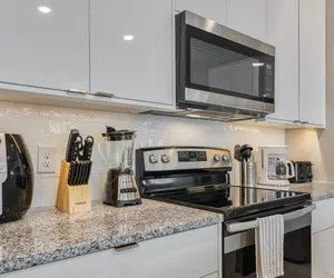 Photo 4 - New and Stylish Home Just 5 Minutes From Disney Parks