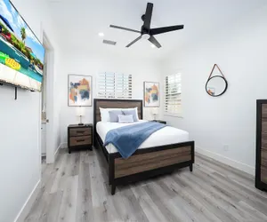 Photo 4 - Luxurious 5BR Resort Style Home w/ Pool & Spa