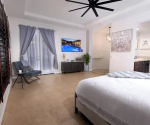 Photo 4 - Runaway, Getaway, Swim away in a Luxury Home