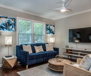 Photo 2 - Single-family Home With Spacious Backyard
